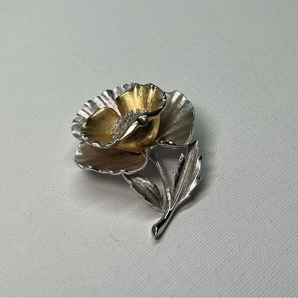 Vintage Silver and Gold Tone Flower Brooch - Picture 2 of 6